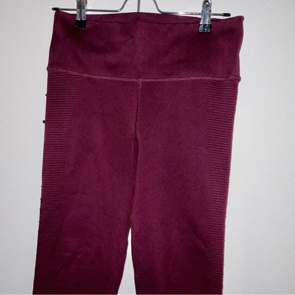 Athleta Halasana Seamless 7/8 Aubergine Burgundy Leggings Medium - Picture 3 of 6